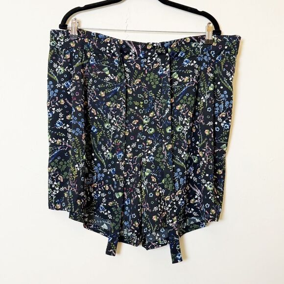DR2 by Daniel Rainn Plus 3X Ditsy Floral Belted Shorts with Pockets & Stretch - Picture 4 of 9